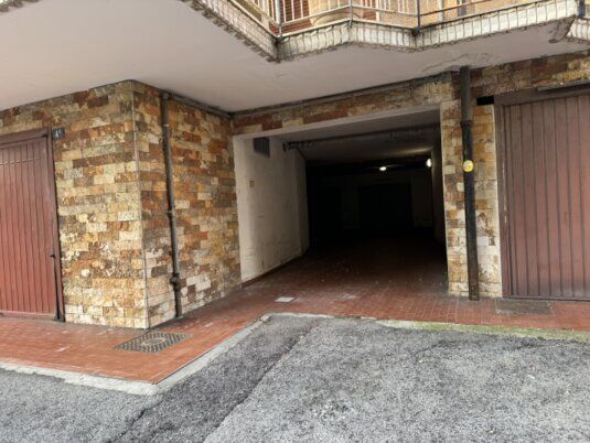 garage in via San Francesco